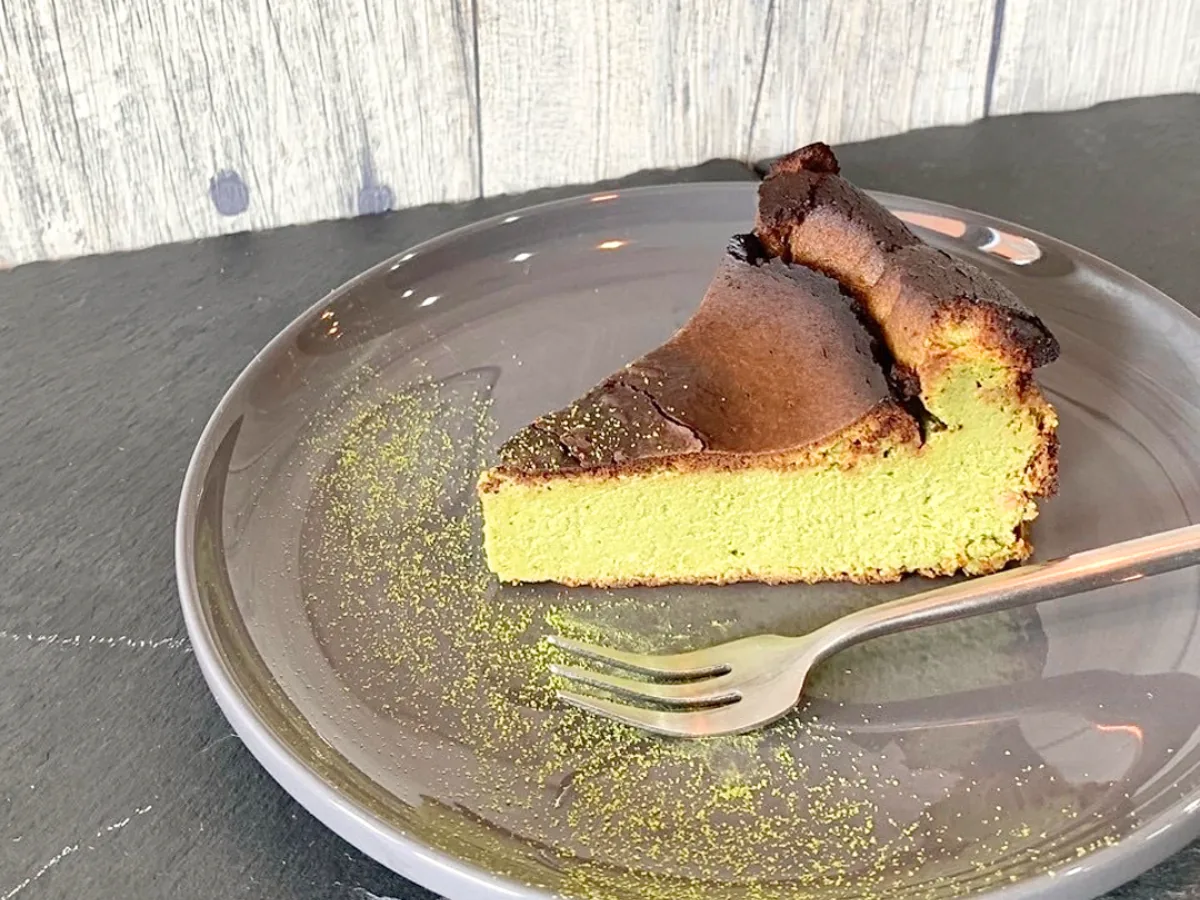 抹茶のバスクチーズケーキ