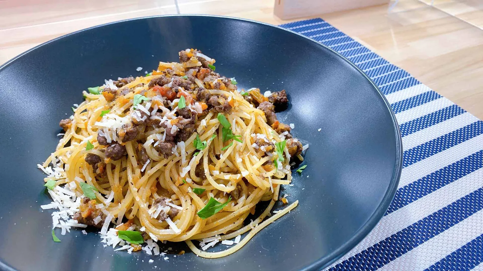お肉のラグーソース スパゲッティ